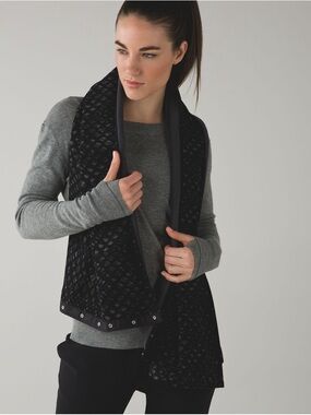 lululemon athletica Black fleece vinyasa Wrap Scarf with reflective details